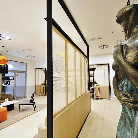 423 W Pieciogwiazdkowym Royal Tulip Plaza 200 M Dobruk アパート *